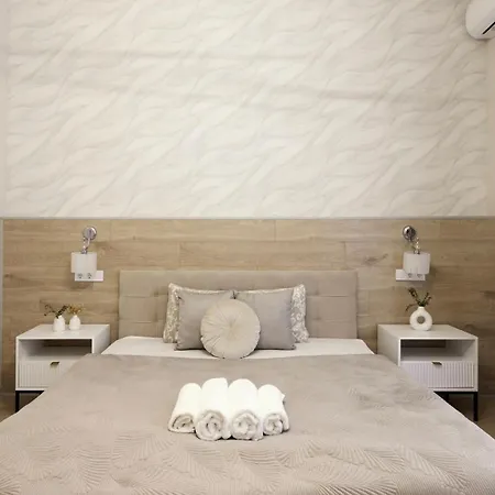 Luxurious & Elegance W18 Grand Suite W' Balcony By Prestige Homes Budapest Exterior photo