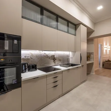 Luxurious & Elegance W18 Grand Suite W' Balcony By Prestige Homes Budapest Exterior photo