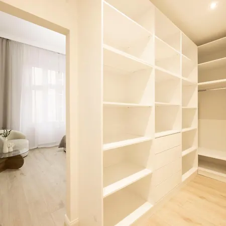 Luxurious & Elegance W18 Grand Suite W' Balcony By Prestige Homes Budapest Exterior photo