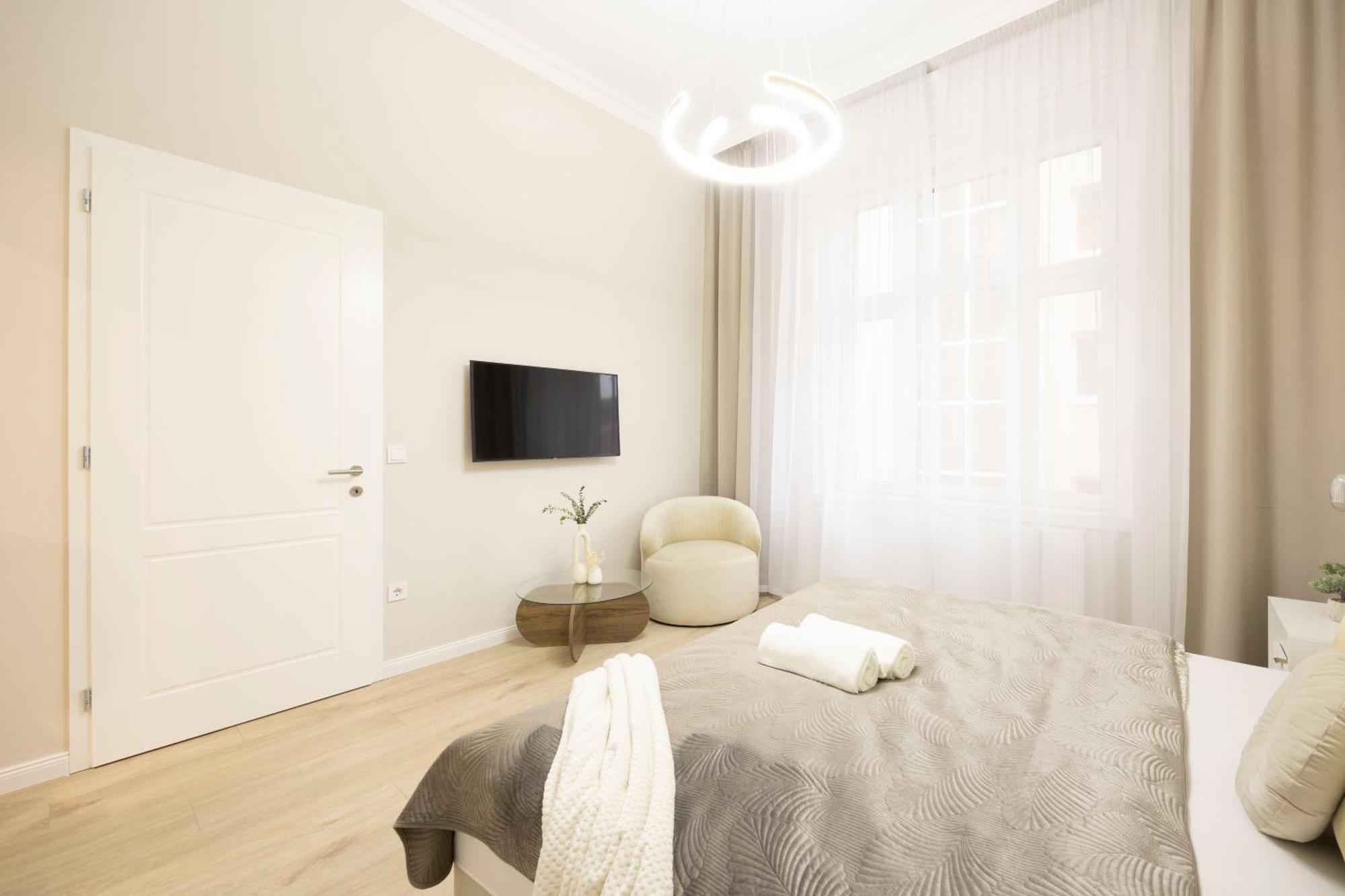 Luxurious & Elegance W18 Grand W' Balcony By Prestige Homes Apartment *